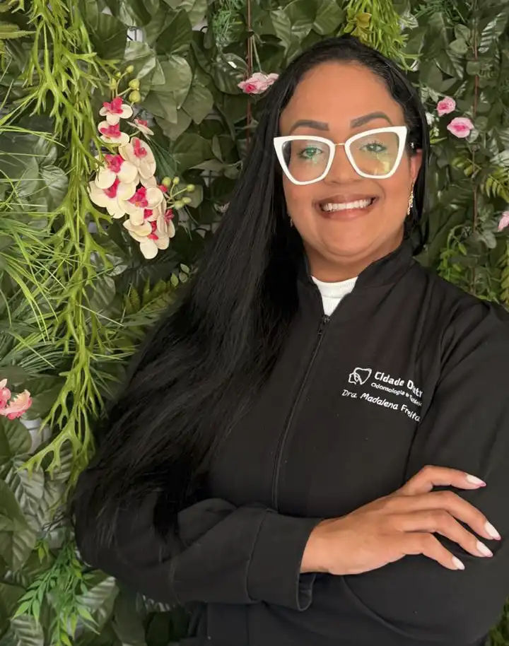 Dra Madalena Freitas - Cirusgiã Dentista